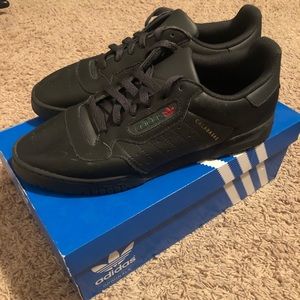 Yeezy calabasas black